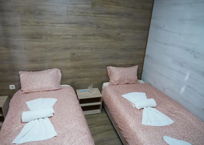 свети никола - язовир огоста, - рибари, приятели, гости 0988 продължи 70продължи 9990 Къмпинг